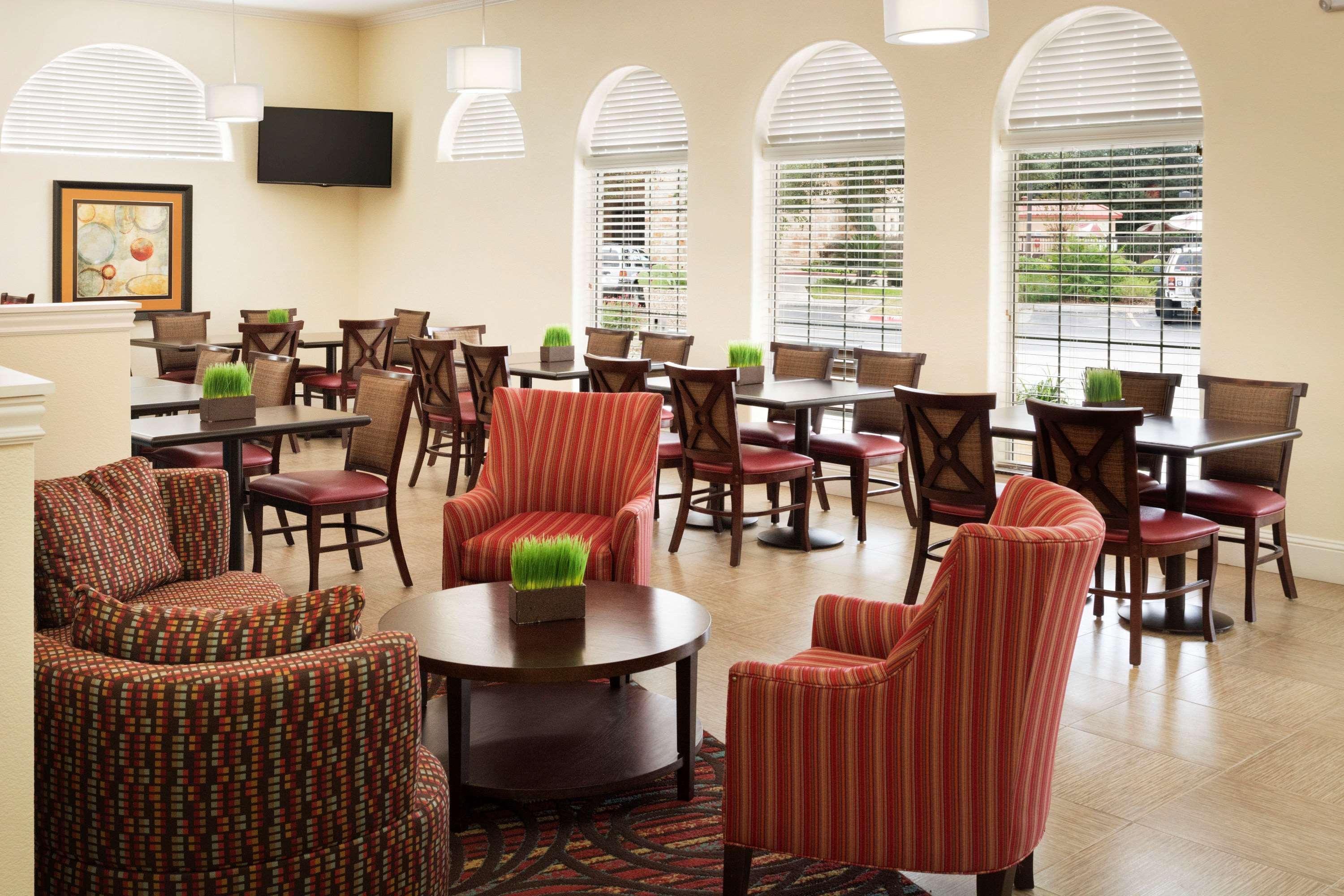 Wingate By Wyndham San Marcos Hotel Exterior photo