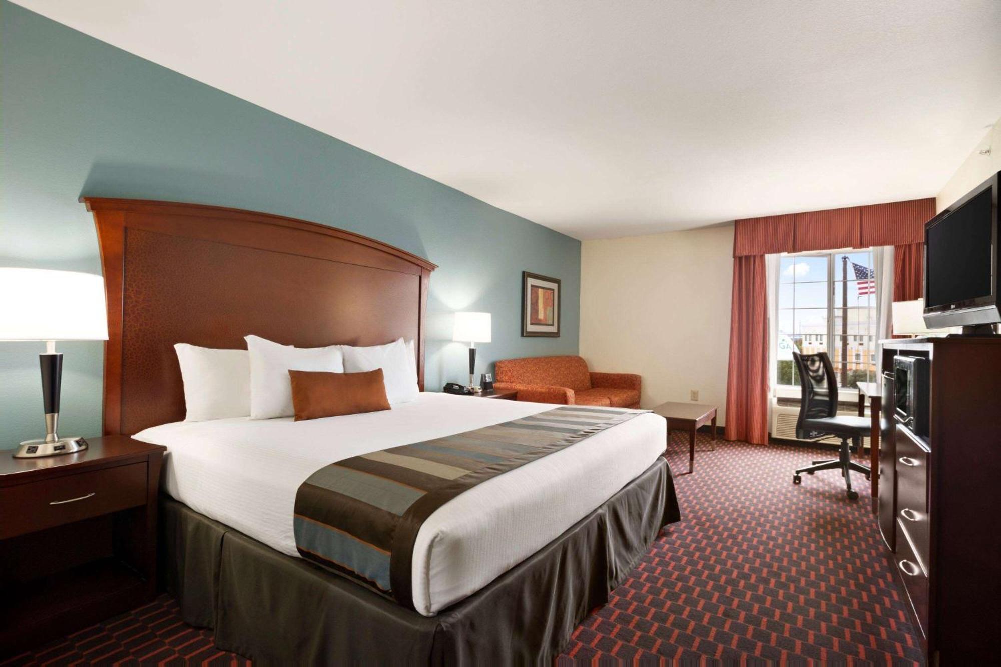 Wingate By Wyndham San Marcos Hotel Exterior photo