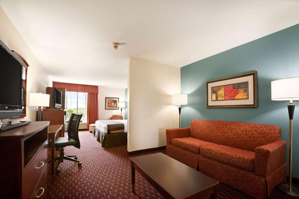 Wingate By Wyndham San Marcos Hotel Room photo